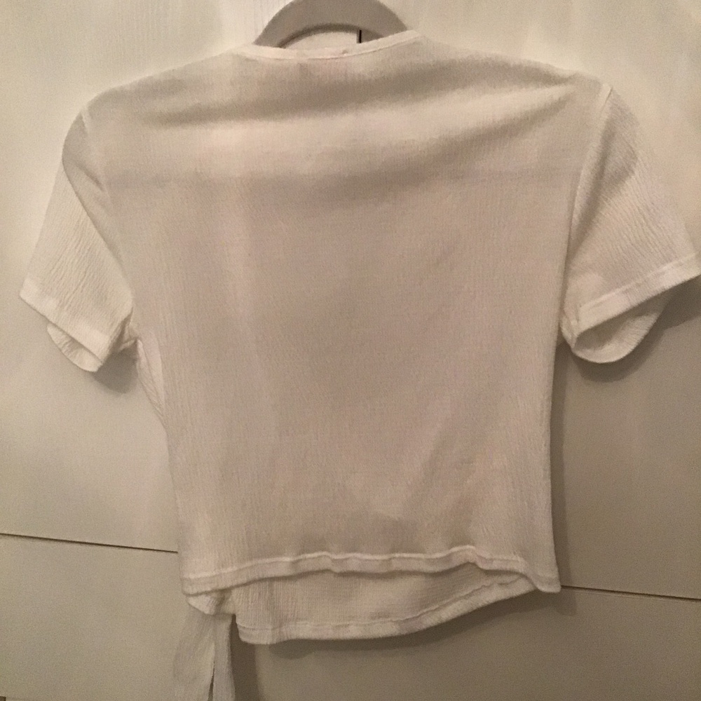 White blouse - Picture 3 of 3